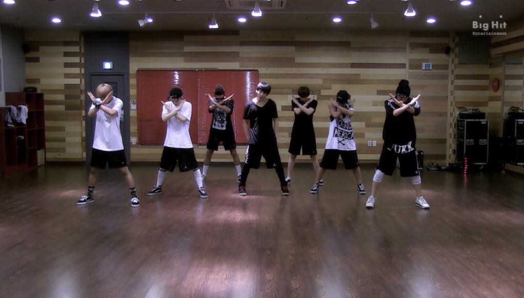 jeonpeem's tweet photo. ห้องซ้อมสมัย            ห้องซ้อมตอน
No more dream        Butter https://t.co/hRIOxD2pwq