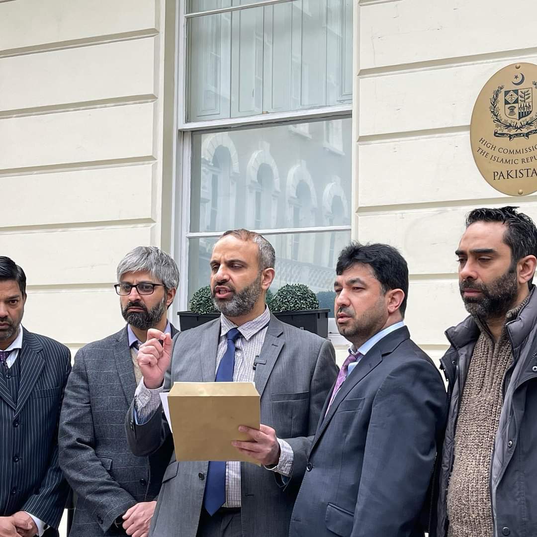 PakUmmah's tweet photo. Hizb ut-Tahrir’s delegation to the #Pakistan Embassy emphasised that the army is next to Palestine and must liberate it immediately!

#AqsaCallsArmies #TimeForIslam #TimeForKhilafah #HizbBritain https://t.co/Up2zd0sQac