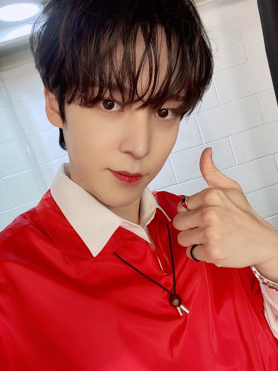 ATEEZofficial's tweet photo. [#윤호] 에이티니 너희가 짱이야😘👍
#ATEEZ #에이티즈 https://t.co/yPKMvvdVT5