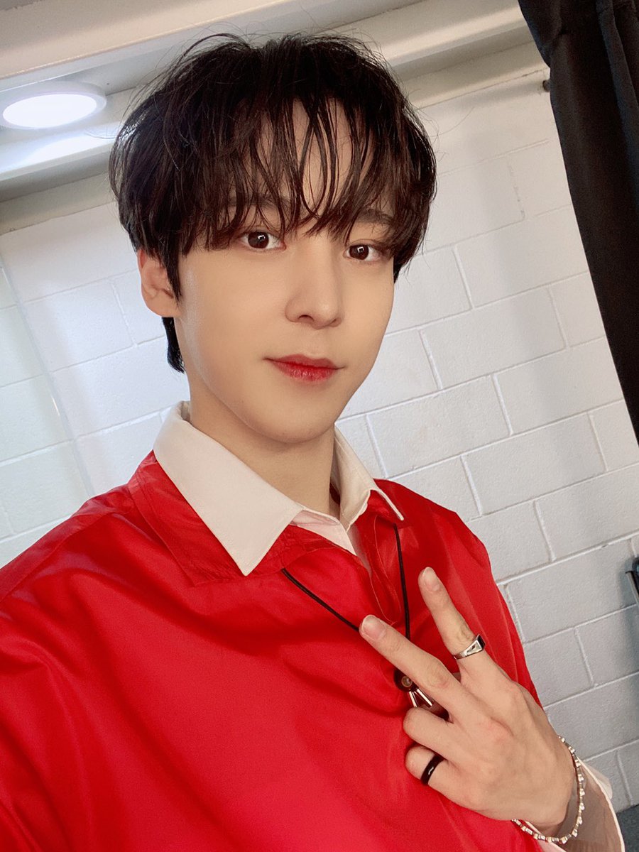 ATEEZofficial's tweet photo. [#윤호] 에이티니 너희가 짱이야😘👍
#ATEEZ #에이티즈 https://t.co/yPKMvvdVT5