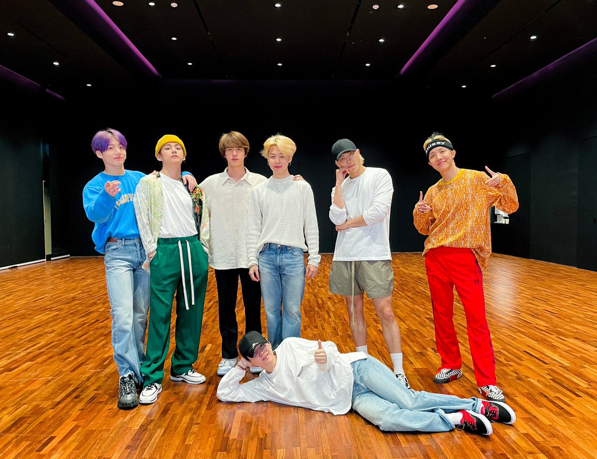 dreamjeons's tweet photo. @bts_bighit @blackxagustd it’s not a perfect dance practice picture if yoongi isn’t laying on the floor https://t.co/JfMsht8Oul