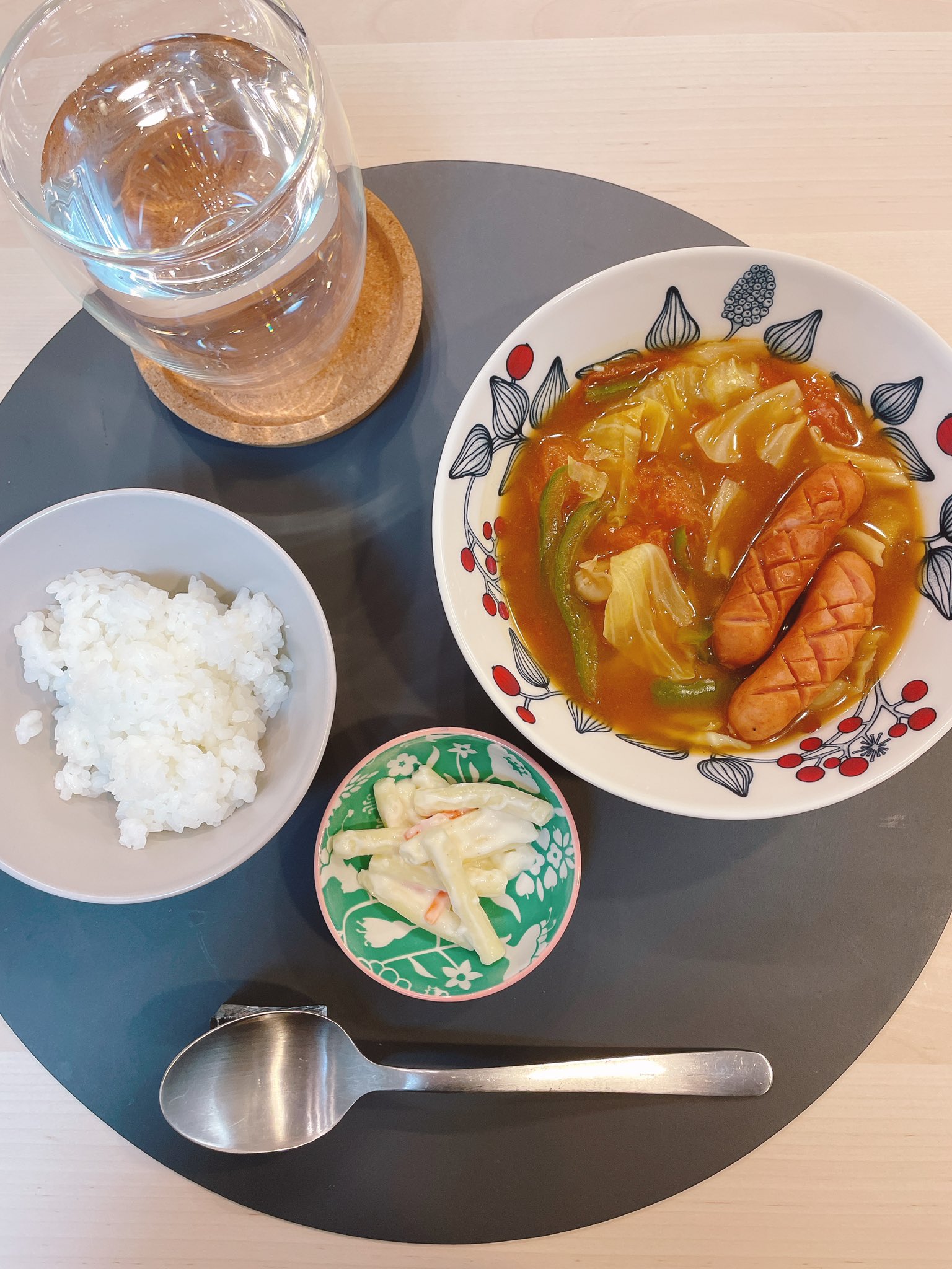 お腹に優しい社会を目指す人 鈴木店長 Kapan Sポイント カレー粉に含まれるターメリック等のスパイスには整腸 作用があり 腸のガス防止や便通のスムーズケアに 更に食物繊維が豊富なキャベツやきのこも加え 腸の働きを整えることで免疫力も高まり代謝up