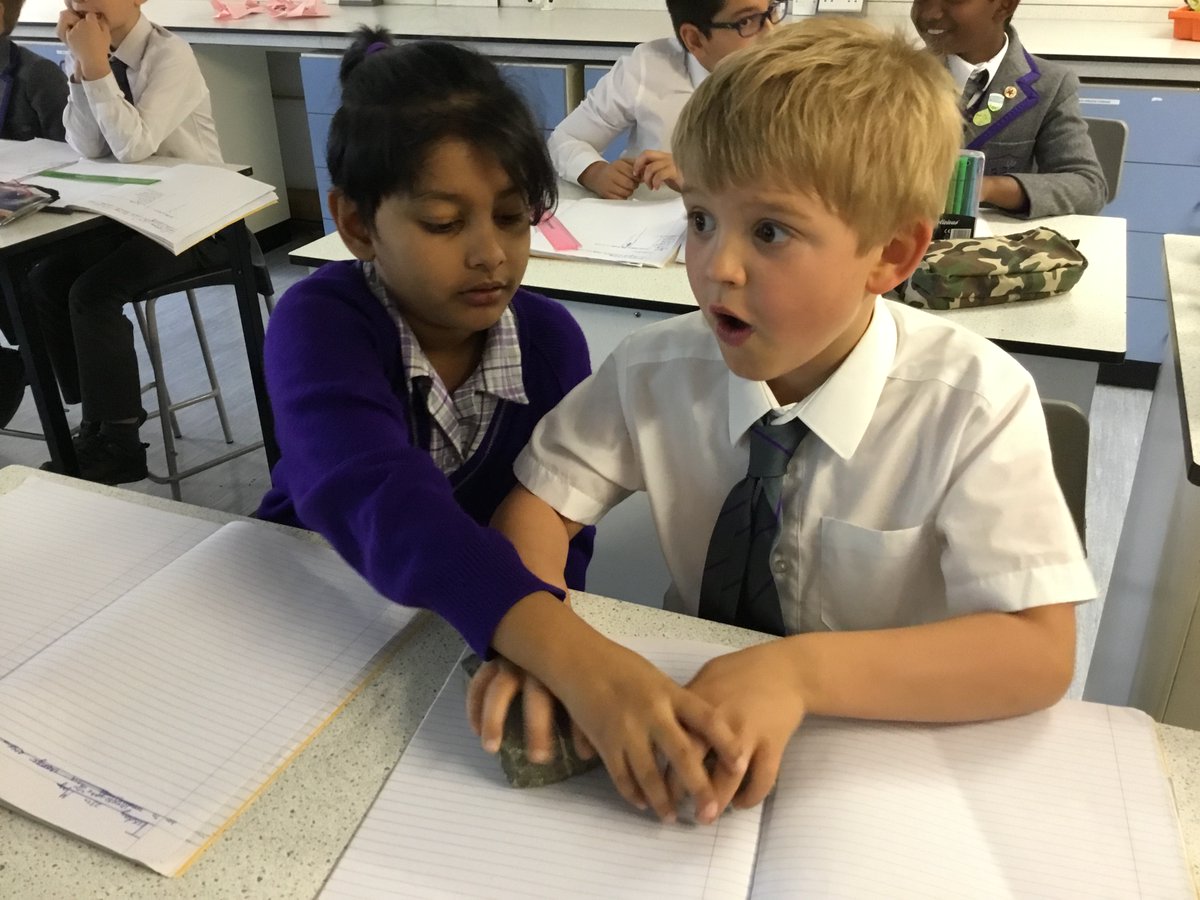 BansteadPrep's tweet photo. #Year3 investigating how rocks change over time. #BPS_Science https://t.co/ZXPUTvMWaD