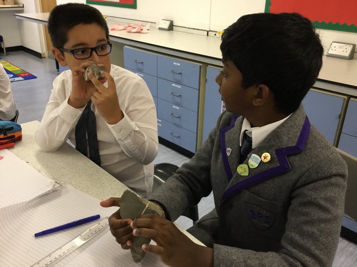 BansteadPrep's tweet photo. #Year3 investigating how rocks change over time. #BPS_Science https://t.co/ZXPUTvMWaD
