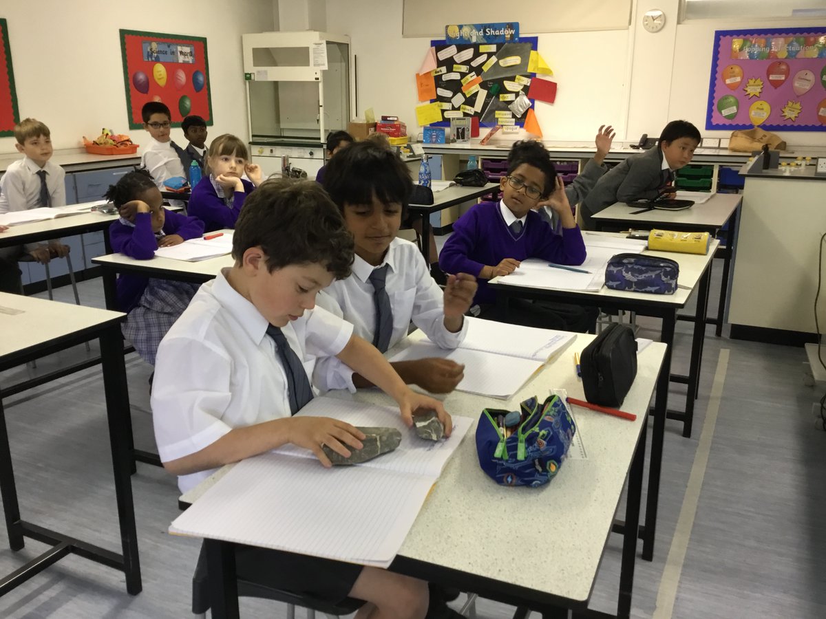 BansteadPrep's tweet photo. #Year3 investigating how rocks change over time. #BPS_Science https://t.co/ZXPUTvMWaD