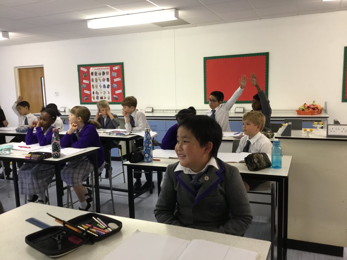 BansteadPrep's tweet photo. #Year3 investigating how rocks change over time. #BPS_Science https://t.co/ZXPUTvMWaD