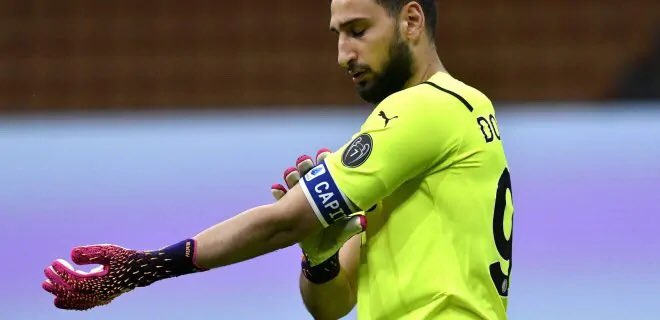 AndreaTiberio7's tweet photo. Nel mondo del calcio, ci sono giocatori che si liberano subito della procura di Raiola perchè i soldi non sono tutto, e poi c’è chi ci resta.

Ci sono capitani e capitani.

Ma questo, noi napoletani, lo sapevamo già.

#Donnarumma https://t.co/WCokUsU6xV
