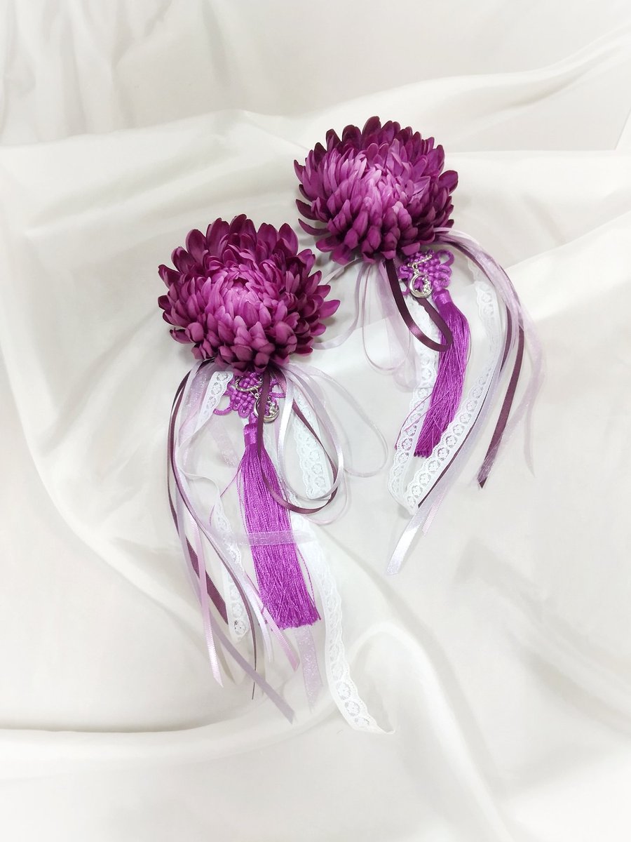 黒端 パンズフォレスト Twitter通販のご案内 5 25 双子華 紫菊 7800円 紫の菊 に吊るし飾り レース リボンをあしらった双子の飾り華です 浴衣などにいかがですか 黒端 パンズフォレスト Twitter通販のご案内 5 25 双子華 紫菊 7800円 紫の菊 に吊るし飾り レース リボンをあしらった双子の飾り華です 浴衣などにいかがですか