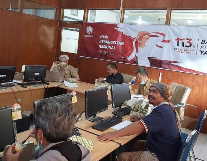 FkKab's tweet photo. Persiapan lomba seni tradisi se-Jateng Virtual @umiazizah60 @SabilillahArdie @mulyonojoko63 @kominfokabtegal https://t.co/B3HSIW8ITG