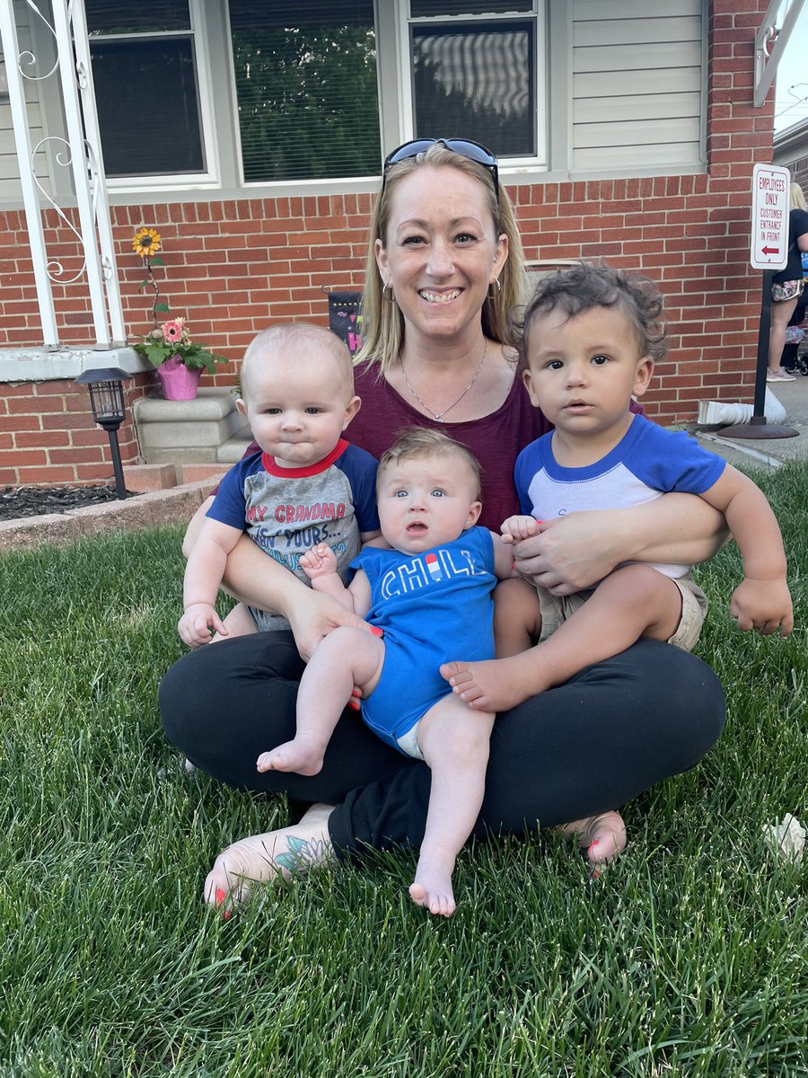 cmccullum11's tweet photo. So, this is 42! #GrandmaLife #Aunt #Mom #MyKidsAreBetterThenYours #HBD 🎉#BareFootBabies 💙💕💙 https://t.co/KAR8V9YKVj
