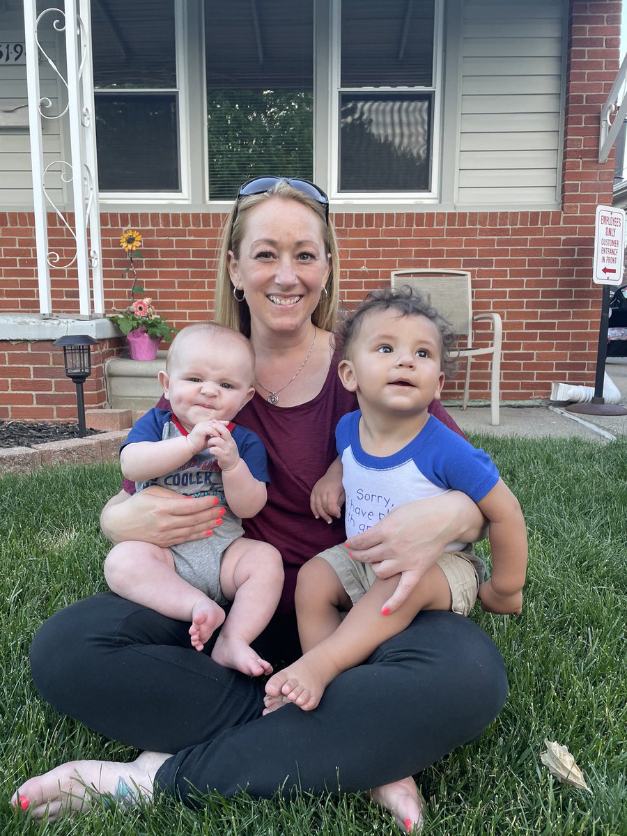 cmccullum11's tweet photo. So, this is 42! #GrandmaLife #Aunt #Mom #MyKidsAreBetterThenYours #HBD 🎉#BareFootBabies 💙💕💙 https://t.co/KAR8V9YKVj