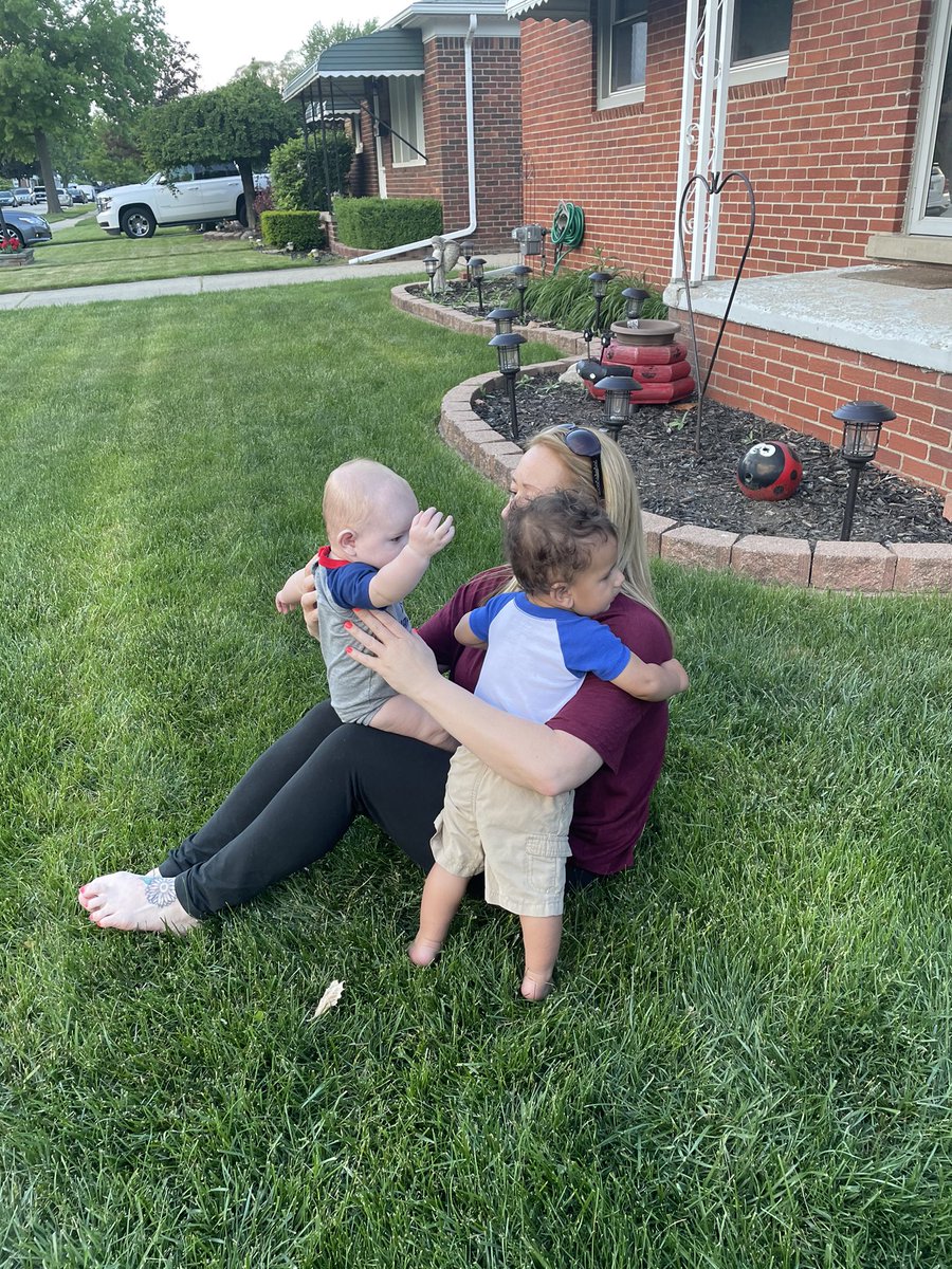 cmccullum11's tweet photo. So, this is 42! #GrandmaLife #Aunt #Mom #MyKidsAreBetterThenYours #HBD 🎉#BareFootBabies 💙💕💙 https://t.co/KAR8V9YKVj
