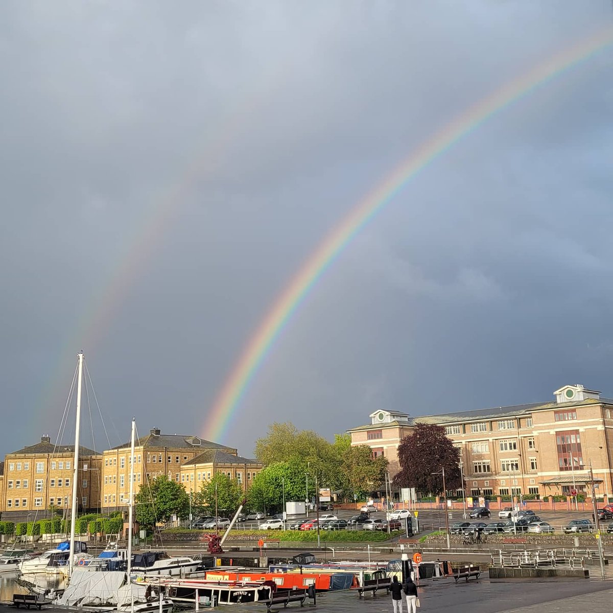 cherrypipsbaker's tweet photo. The weather has been terrible lately but with all that rain there has also been some beautiful rainbows (including a double!). 🌈🌈

I have baked more chocolate cupcakes with BRIGHT rainbow vanilla buttercream.

#rainbow #cupcakes https://t.co/KJ0AlgiUGt