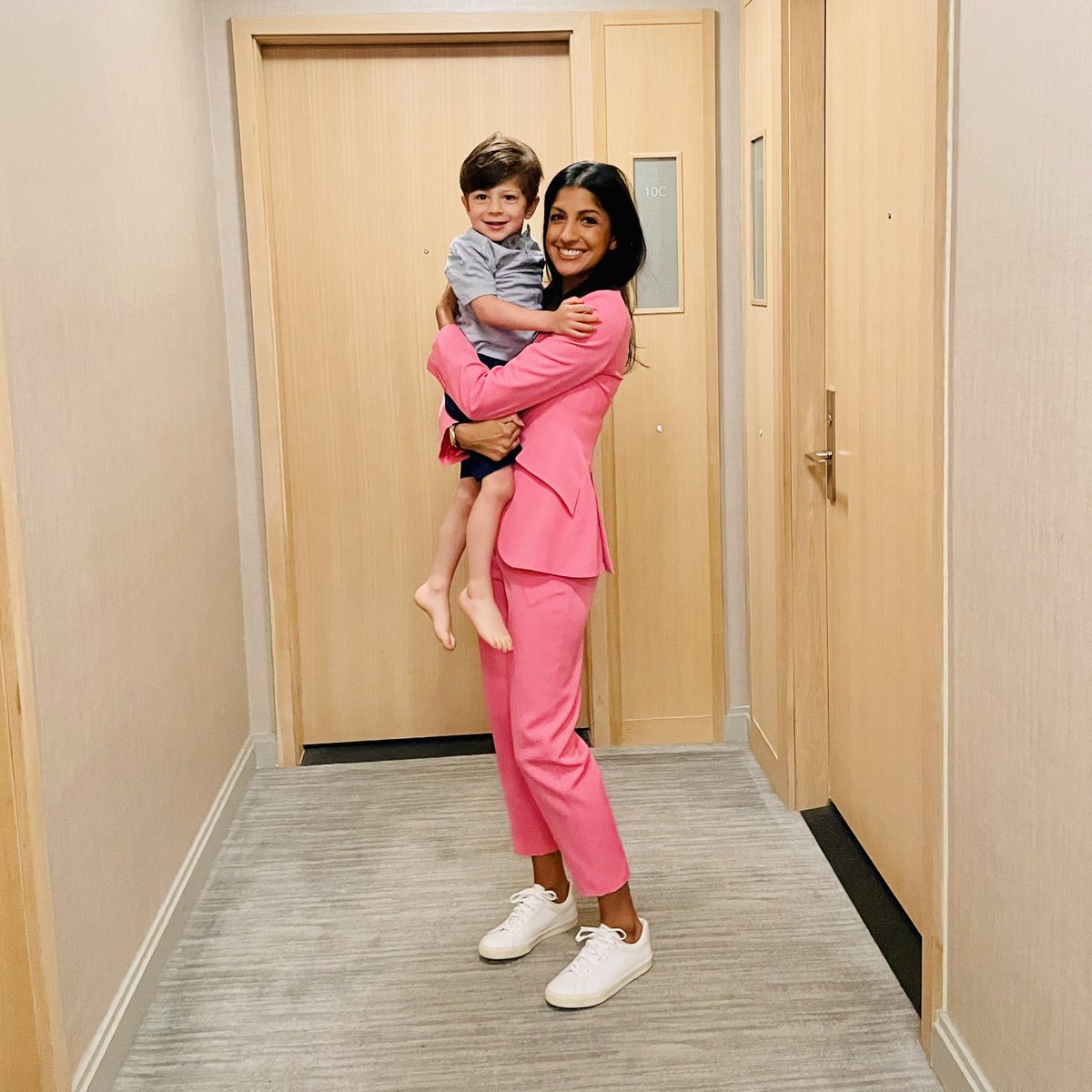 Good luck hugs before mama rings the opening bell to take <a href="/Vimeo/">Vimeo</a> public.

Can’t believe this day has arrived 🛎 💙 #VMEO