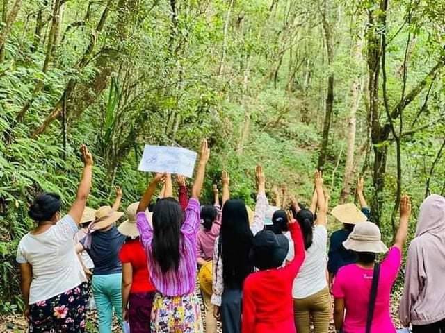 #Mogok youths protest against the dictatorship. #May25Coup  #DeclineSACEdu  #WhatsHappeningInMyanmar