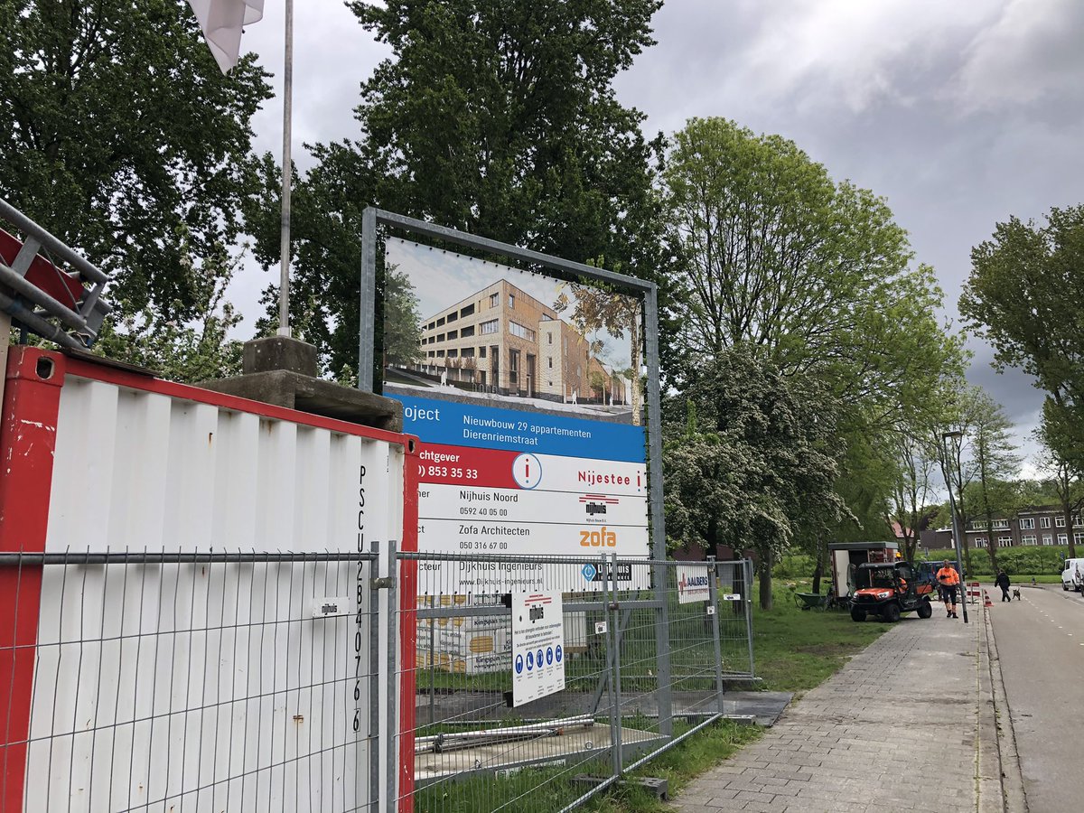 Aan de Dierenriemstraat in <a href="/paddepoel/">Paddepoel</a> komt een nieuw woongebouw met 29 huurwoningen (23 sociale huur / 6 middenhuur) en 21 parkeerplaatsen van @Nijestee. Gasloos, duurzaam en aansluiting  @WarmteStad. Ze zijn aan het eind van dit jaar klaar!