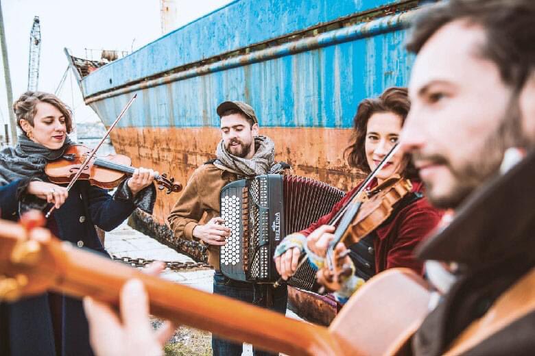 CinéJazz à la Tour SOMMIERES
[LE PROGRAMME  ]
🎶🎶🎶🎷🎺🎼🎹🎸🎺🎻🪕🪕🎶🎶🎶

𝙅𝙀𝙐𝘿𝙄 24 𝙅𝙐𝙄𝙉 2021 
𝗝𝗮𝘇𝘇 𝗲𝘁 𝗠𝗮𝗻𝗼𝘂𝗰𝗵𝗲 – 𝗹𝗲 𝘃𝗼𝘆𝗮𝗴𝗲 𝗼𝘂 𝗹’é𝘃𝗮𝘀𝗶𝗼𝗻

𝟭𝟵:𝟬𝟬 𝗗𝗮𝘃𝗶𝗱 𝗘𝘀𝗸𝗲𝗻𝗮𝘇𝘆 𝗧𝗿𝗶𝗼
𝟮𝟬:𝟰𝟱 𝗭𝗮𝗸𝗼𝘂𝘀𝗸𝗮
<a href="/OTSommieres/">OT Pays Sommières</a>