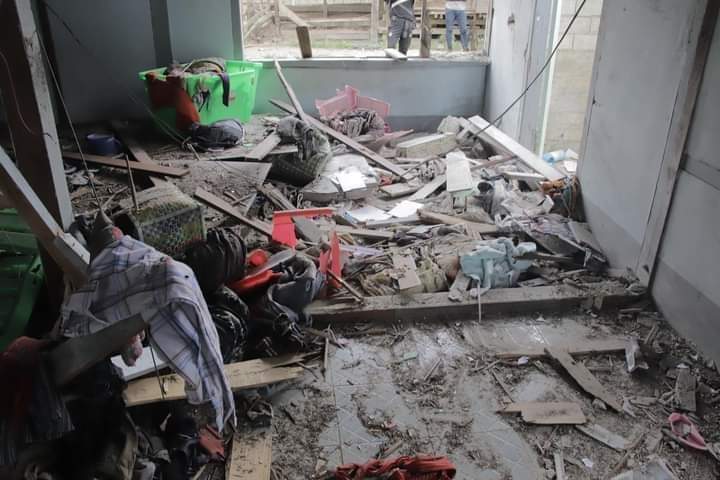 ayechan_ko's tweet photo. These are the scenes where the houses of Demoso in Kayah State were damaged by heavy artillery fire by the military council.
🚨🚨🚨
May , 25 days

#MyanmarLabourNews

Crd https://t.co/dJRKpjzj0m