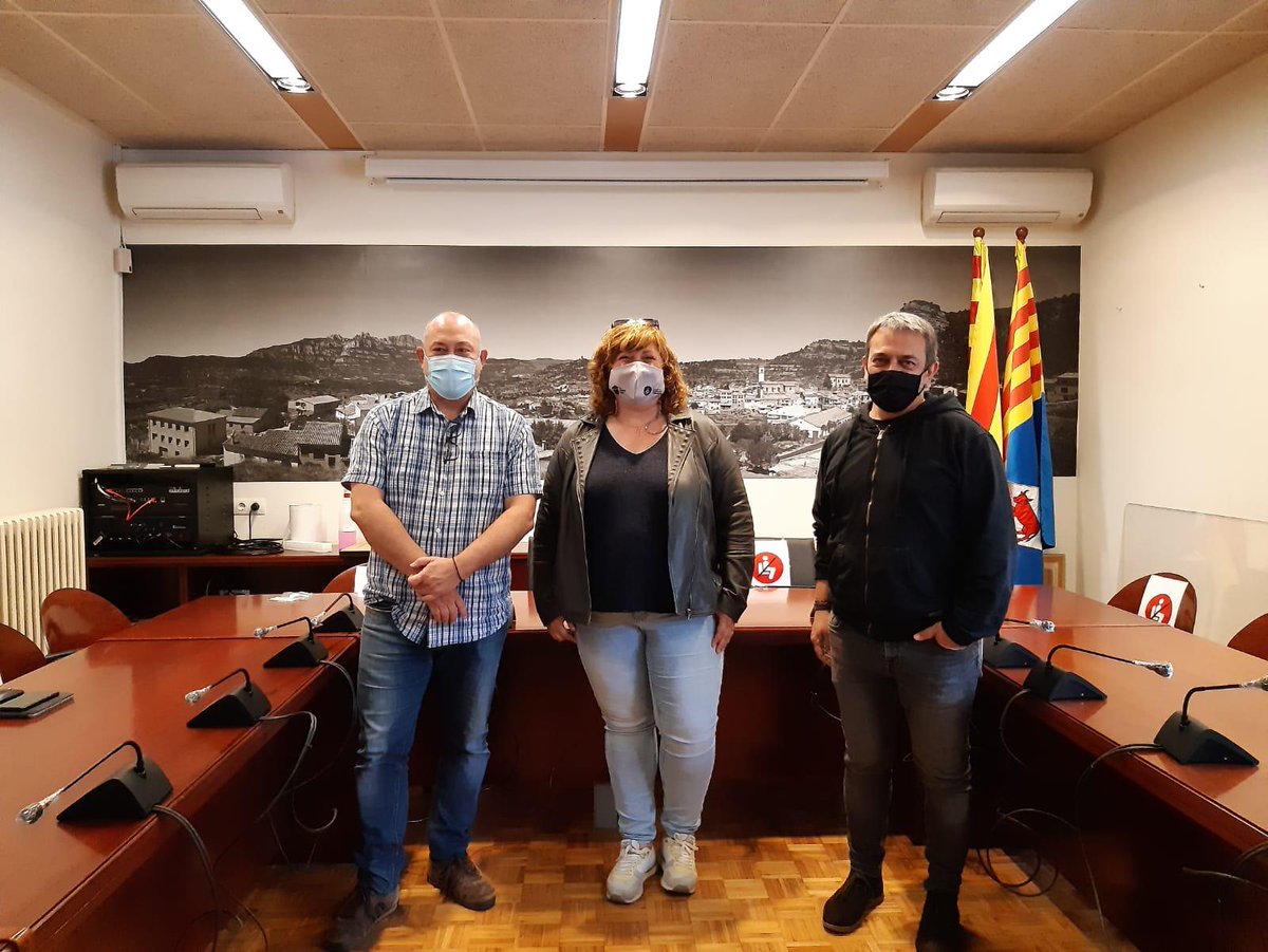 governpsip's tweet photo. 📢La regidora de Seguretat Ciutadana de #PsiP, @evacric, ha rebut informació de la mà de l’alcalde de Vacarisses, @tonimasana, de la seva experiència en el projecte de càmeres de vigilància 📹 perimetral amb lectura de matrícules 🚘. https://t.co/ngNq9ivtM8