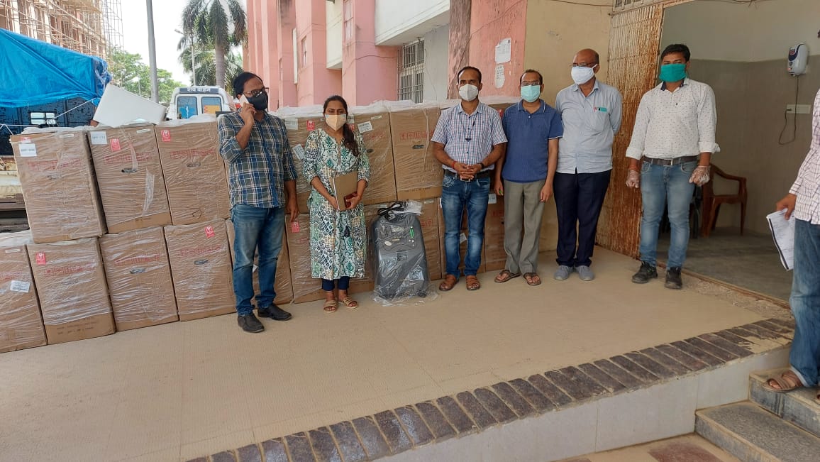 सिद्धार्थनगर के #जिला_कोविड_अस्पताल में <a href="/india_oxygen/">Mission Oxygen India</a> तथा <a href="/Jhpiego/">Jhpiego</a> के सौजन्य से 20 ऑक्सीजन कॉन्सेंट्रेटर उपलब्ध कराये गए ताकि यहाँ आने वाले मरीज़ को ऑक्सिजन की समस्या ना रहे।
<a href="/nhm_up/">NHM UP</a> <a href="/C19up/">COVID-19UP</a> <a href="/AwasthiAwanishK/">Awanish K Awasthi</a> <a href="/dmsid1/">DM Siddharthnagar</a> <a href="/Cdosid1/">CDO Siddharthnagar</a> <a href="/MhfwGoUP/">Deptt. of MHFW GoUP</a> <a href="/mtripathi/">Mrigank Tripathi</a> <a href="/DevenKhandait/">Devendra Khandait</a> <a href="/swatim80/">Swati Mahajan</a> <a href="/Sat_21298/">Sanjay Tripathi</a>