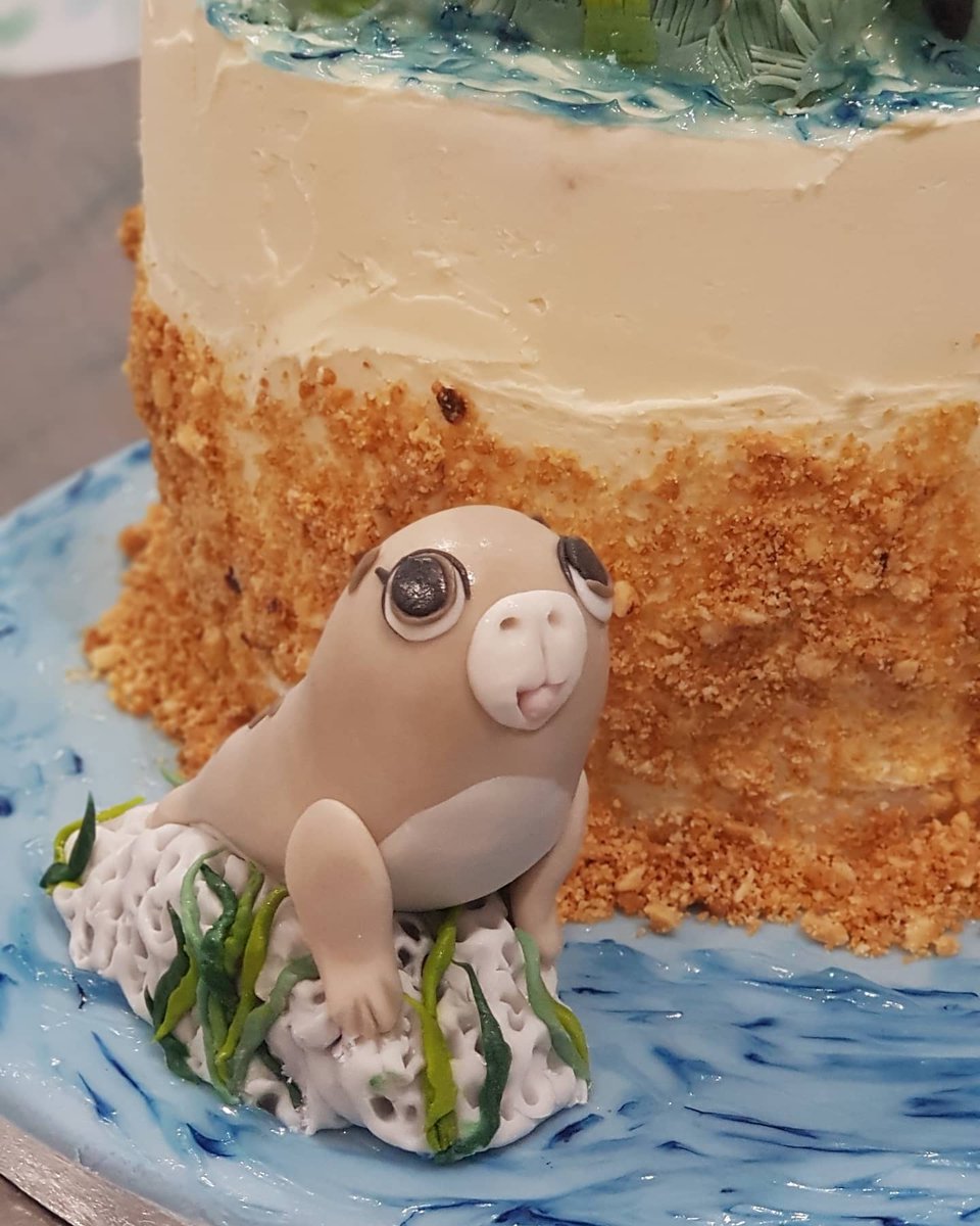 wildgingerlily's tweet photo. Such a privilege to be asked to create a birthday cake &amp; even more special when it is a 1st birthday. Then to be given such a beautiful review- we are truly humbled. #birthdaycakes #inspiration #puffinrock #puffinrockcake #gumpaste #sugar #whitechocolate #ganache #lemon #flavour https://t.co/AyJNoHweRF