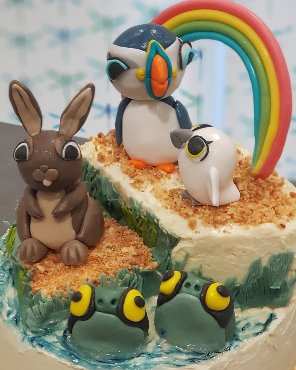 wildgingerlily's tweet photo. Such a privilege to be asked to create a birthday cake &amp; even more special when it is a 1st birthday. Then to be given such a beautiful review- we are truly humbled. #birthdaycakes #inspiration #puffinrock #puffinrockcake #gumpaste #sugar #whitechocolate #ganache #lemon #flavour https://t.co/AyJNoHweRF
