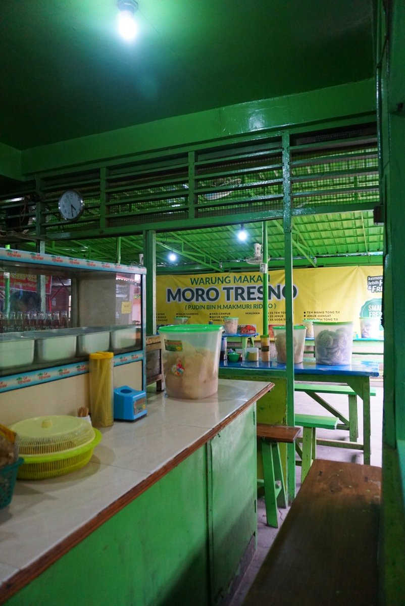 infotegal's tweet photo. Kalau kamu ada di tim mana? Soto Senggol/ Sedap Malam/ Bang Udin/ tempat lainnya. Semuanya punya khasnya sendiri-sendiri. Yang penting sama-sama soto tauco Tegal yang ngangenin. 

#Tegal #Slawi #infotegal #kulinertegal #tegalculinary https://t.co/hvmiv1ogiA