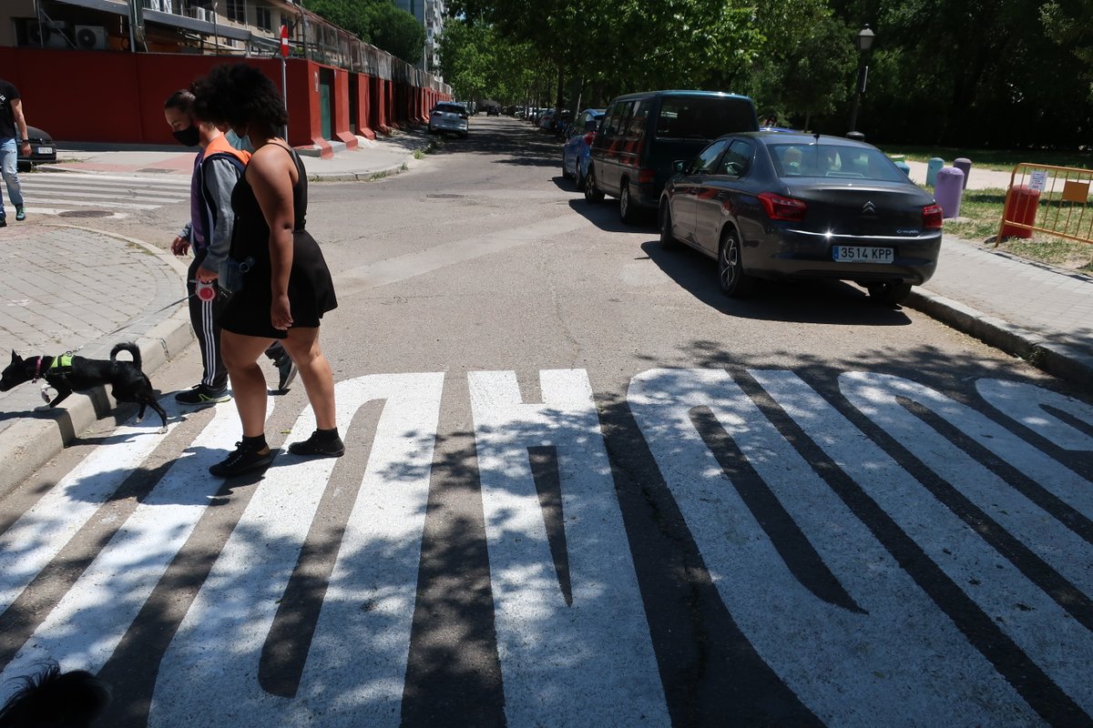 CUIDADO Paso de cebra-palabra para un entorno escolar seguro. Ideado y dibujado con el comité de patio del <a href="/CeipPuertoRico/">CEIP PUERTO RICO</a> y el <a href="/AMPAPuertoRico/">AMPA CEIP Puerto Rico</a> #Madrid #Orcasitas <a href="/RevueltaEscolar/">RevueltaEscolar SchoolRebellion RevoltaEscolar</a>