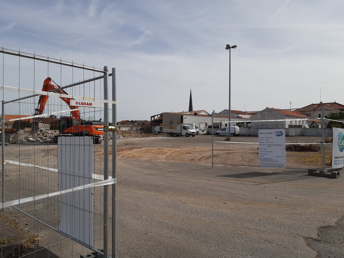 ADMR_Vendee's tweet photo. Nouvelle résidence autonomie gérée par l’ #ADMR #Vendée ! 👵👴
A @notredamedemont ce sont 41 logements pour personnes âgées autonomes qui vont voir le jour.
📣 Ouverture prévue en septembre 2023 !
#IMHOTEP #ICADE #Podeliha #laMaisonduVentDEspoir https://t.co/BNU7hpml1r