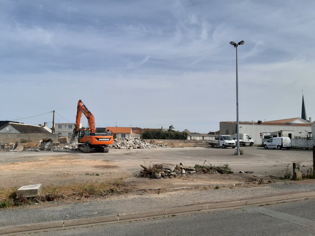 ADMR_Vendee's tweet photo. Nouvelle résidence autonomie gérée par l’ #ADMR #Vendée ! 👵👴
A @notredamedemont ce sont 41 logements pour personnes âgées autonomes qui vont voir le jour.
📣 Ouverture prévue en septembre 2023 !
#IMHOTEP #ICADE #Podeliha #laMaisonduVentDEspoir https://t.co/BNU7hpml1r
