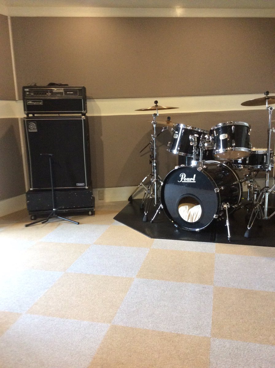 Studio_Vega_'s tweet photo. レダのリハスタが、壁&床綺麗になってプチリニューアルしてます。覗きにいらしてください🎵
#studioleda
#studioαvega
#バンド
#リハーサルスタジオ https://t.co/CFaUoRyQay