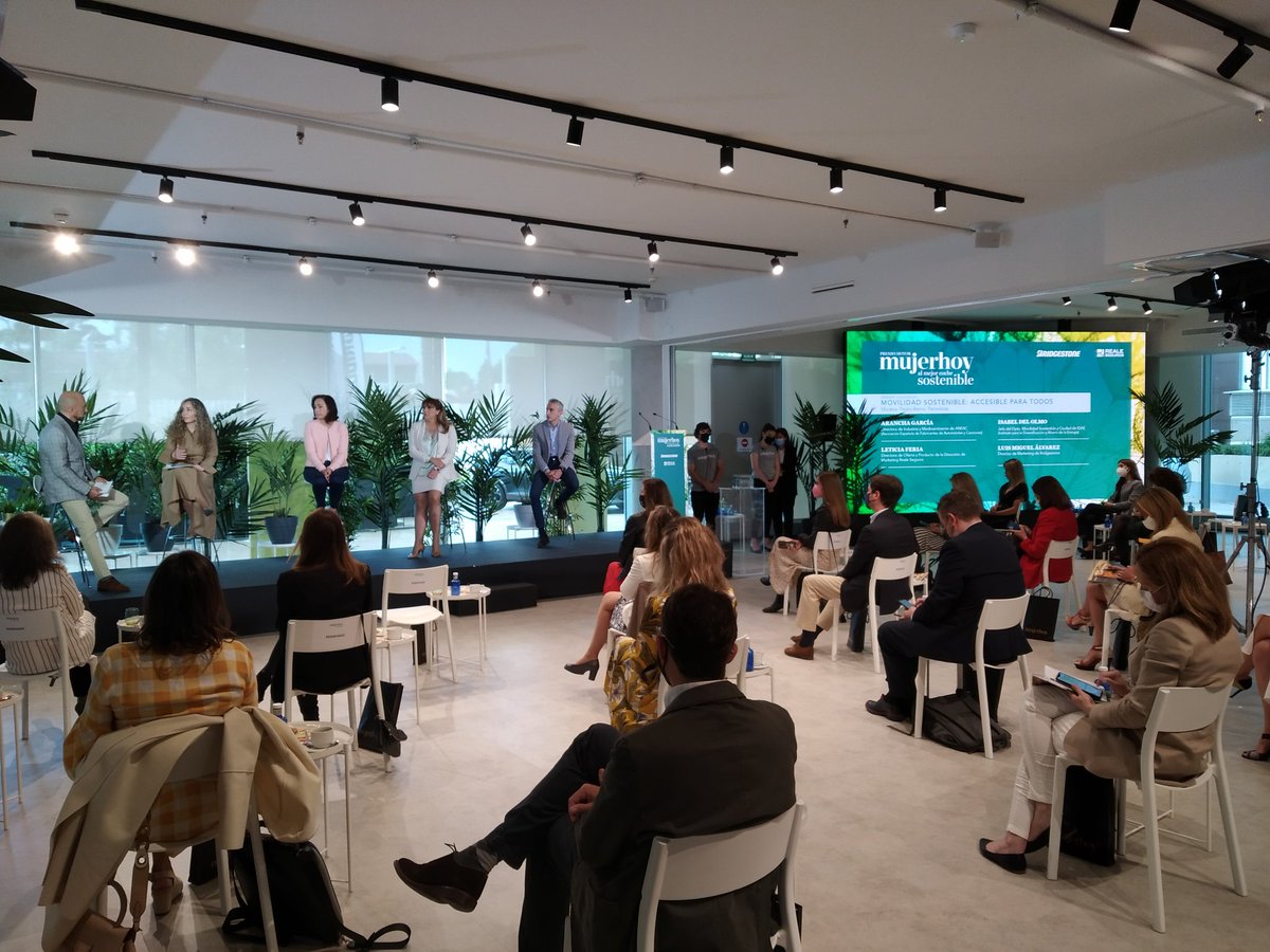 vocentoeventos's tweet photo. Antes de entregar los #PremiosMotorMH hablamos sobre la movilidad sostenible y cómo esta debe ser accesible para todos. @Mujerhoy https://t.co/1q3HUgjQMz