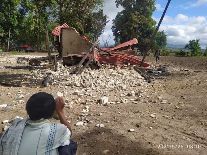 nslwin's tweet photo. LOIKAW, Karenni (Kayah) State:

A house in Yay Yoo village was completely destroyed by the shells fired by SAC Terrorist Group on May 24.

#May25Coup #WhatsHappeningInMyanmar #MilkTeaAlliance https://t.co/WOURFeQJup