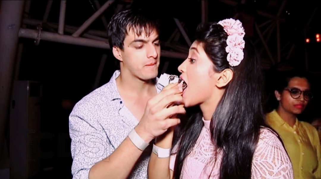 AdishaFan's tweet photo. Because it's her day!
Her Birthday ❤
Here's wishing all the happiness and strength ��� #HappyBirthday @SimranS51082908 
You are a very nice human being, stay blessed! 🥰 https://t.co/hsWaQeOJqR