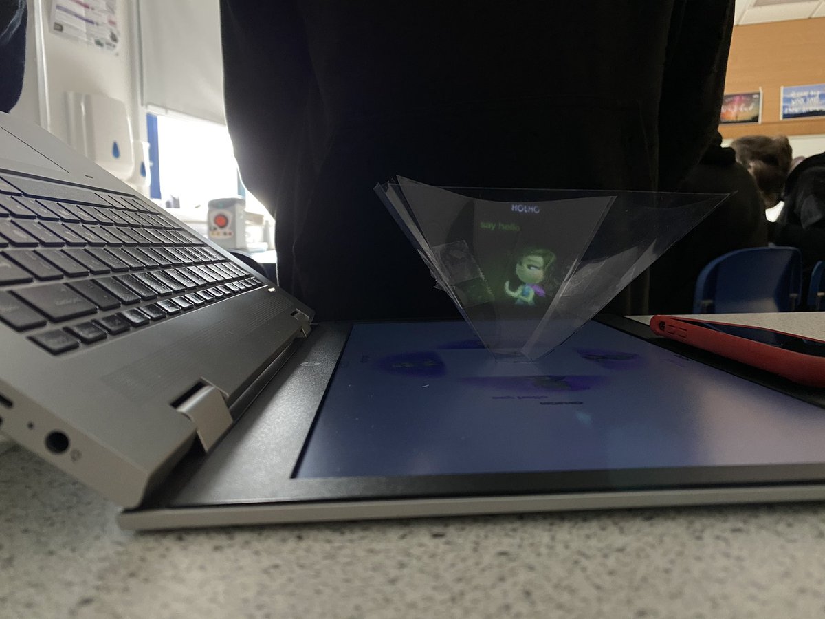 S3 are making holograms this morning! Refraction in action! <a href="/KirkintillochHS/">KHS</a> <a href="/khs_stem/">KHS-STEM</a> @SSERCphysics