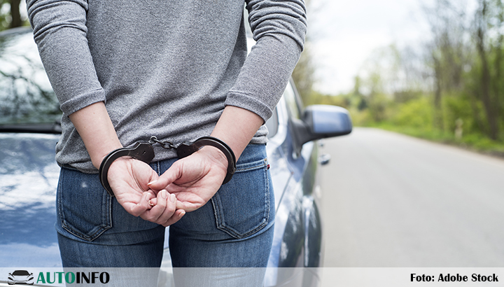 Voorbijgangers voorkomen dat bestuurder onder invloed vlucht na ongeval. #Roosendaal.