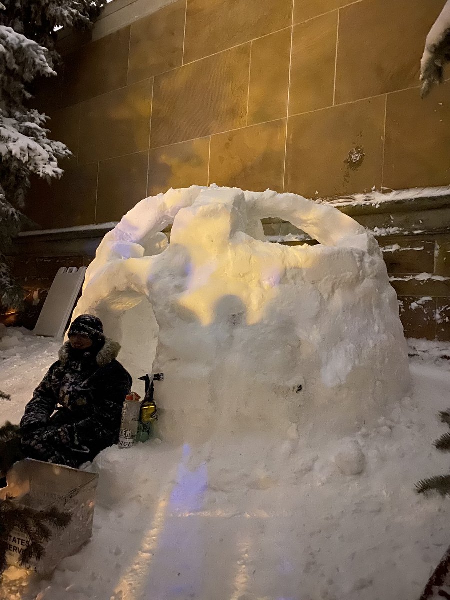 Ambererika501's tweet photo. My favorite memory from this year is when Denver hit a record breaking snowstorm. My friends and I had so much fun playing in the snow. Building igloos, attaching sleds to cars and snowball fights 🤣 #writ113324 https://t.co/ZGtDuzAHxI