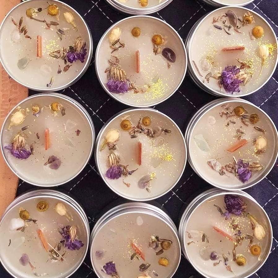 TheGoodWick's tweet image. Romantic florals and magical stones. That’s the promise we’ll deliver each time you buy our hand-poured candles🤍 #GetWICKed