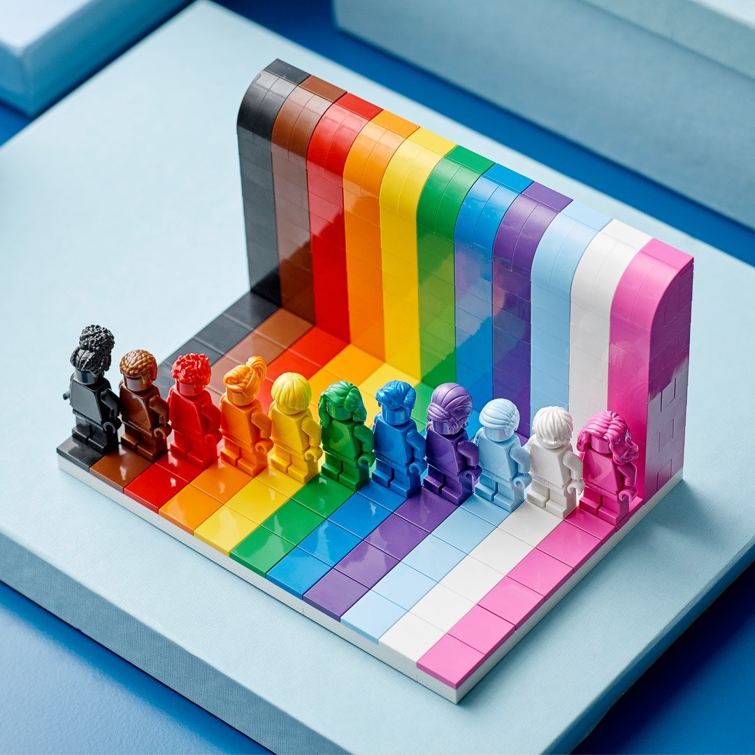 artofth's tweet photo. [Art of Daily]
EVERYONE IS AWESOME! by LEGO

LEGO ได้แสดงจุดยืนร่วมสนับสนุนความหลากหลายของชาว LGBTQ+ โดยการออกเลโก้เซ็ทพิเศษเพื่อสนับสนุน Pride Month 

#ARTof #ARTofDaily #ARTofProduct #LEGO #Pridemonth #LGBTQPlus https://t.co/redTGHDmoi