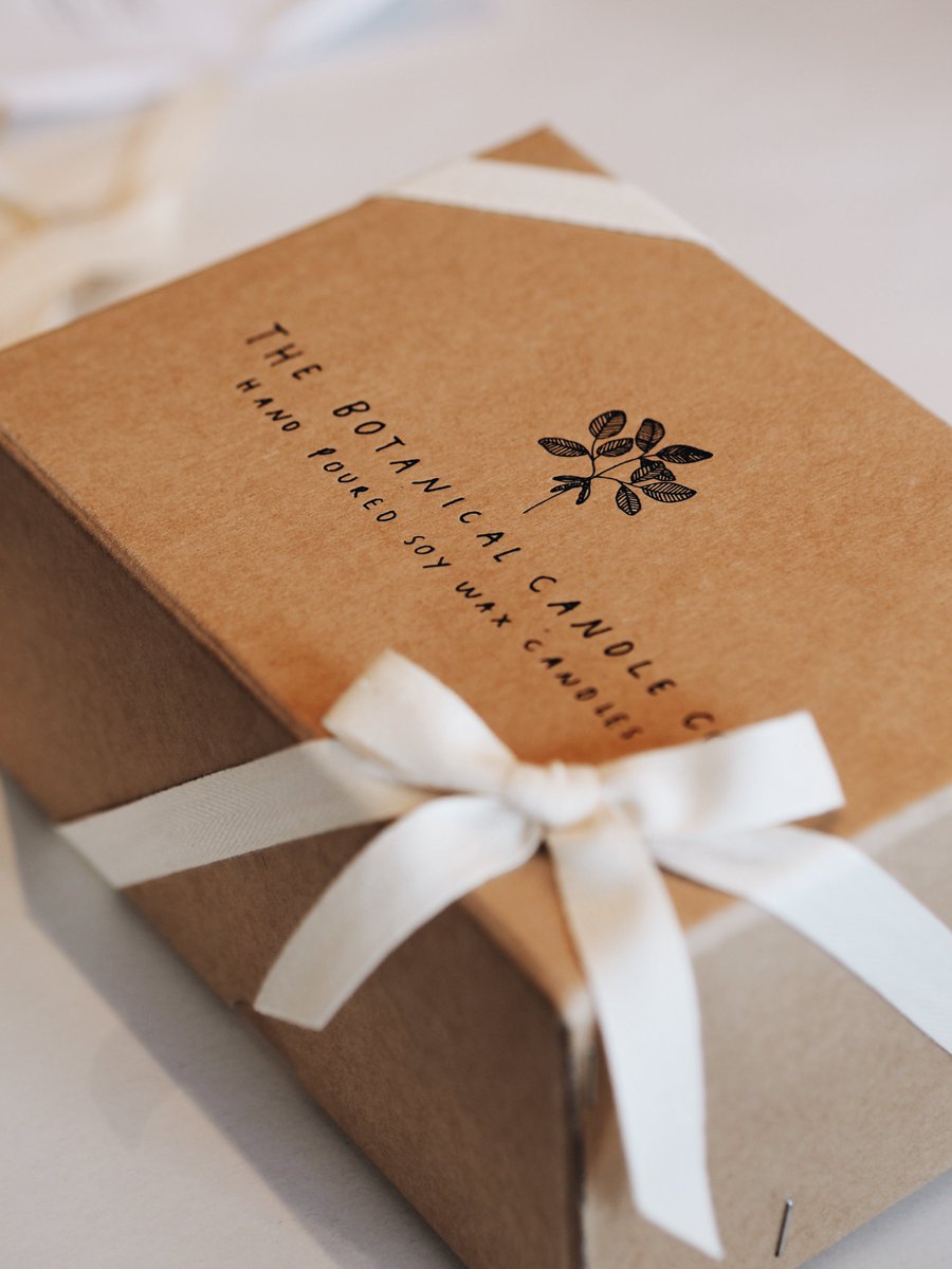 Stitchedboxes's tweet photo. Our boxes come in all shapes, sizes, colours, materials, thicknesses and designs!

We can do for sweet and simple or something a little posh but they will stand out all the same🎉

#ukmfg #boxmanufacturing #sheffield #boxmakers https://t.co/TnSIKZUqaq