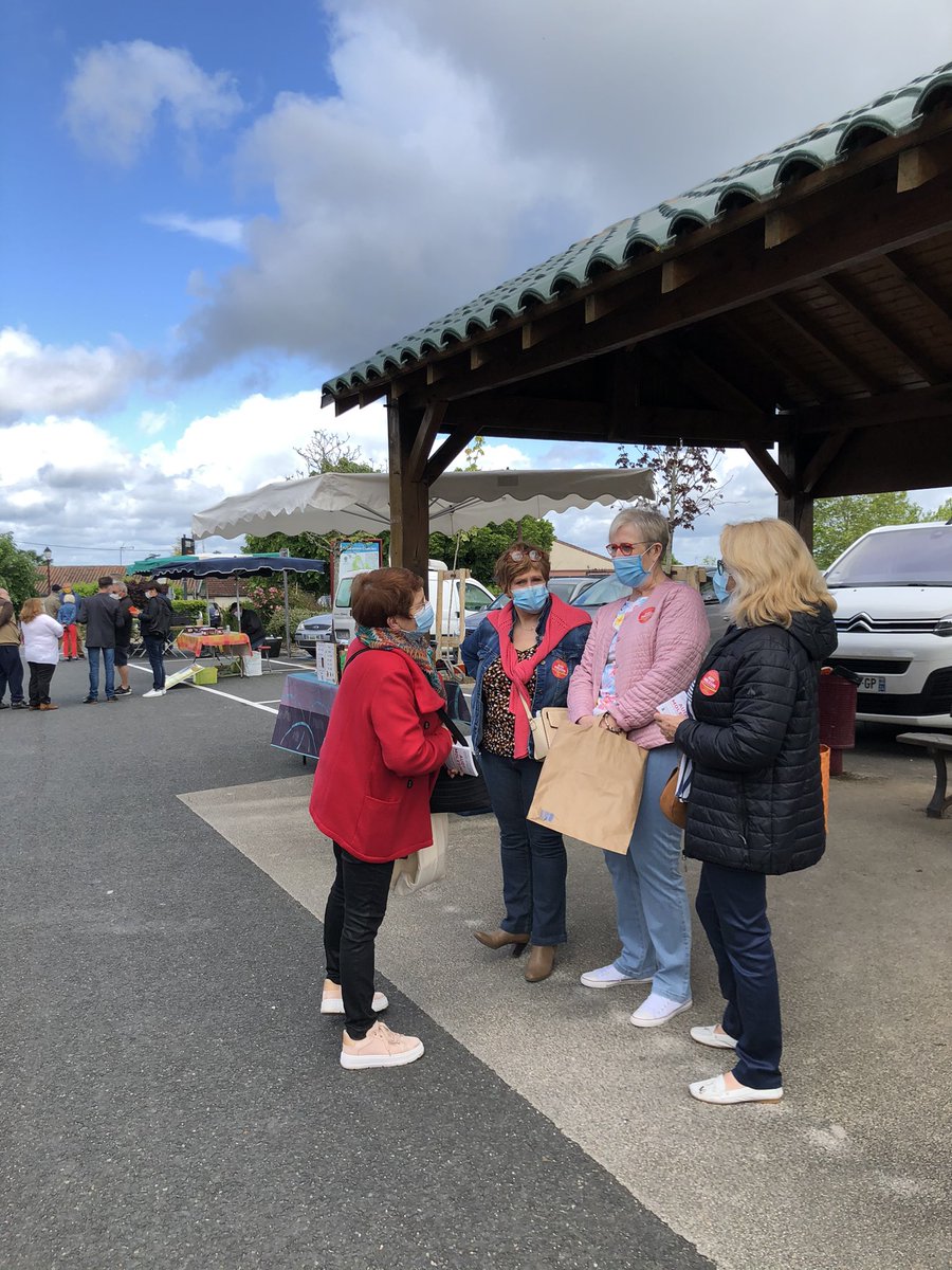Dimanche matin, comme chaque semaine, nous étions présents sur le marché du bourg de Coulounieix pour continuer d’échanger avec vous. 

Nous étions avec Mireille Bordes, conseillère départementale, ainsi que des militants pour discuter de nos propositions et de vos attentes.