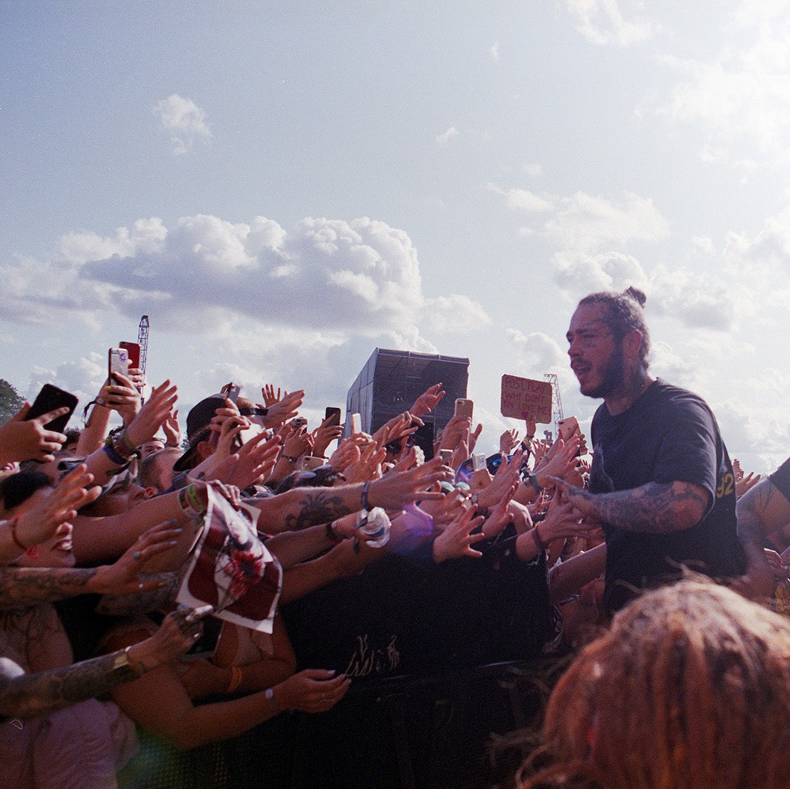 OfficialRandL's tweet photo. Throwback to @PostMalone at #RandL18 🎊 We can't wait to see him again this summer! 🌞 
https://t.co/se3B02oFyj https://t.co/J49NJ4aObV