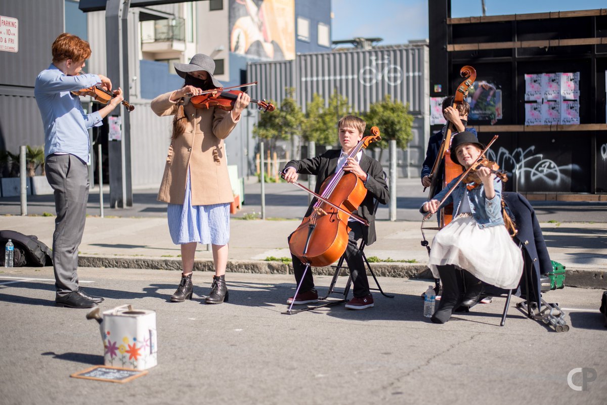 chrispang_prod's tweet image. A string quintet! As a musician myself, I&apos;m very fond of such a performance.

Find this traveling group at IG@delamotte.strings 

#musician #stringquintet #violin #cello #viola #delamottestrings #hayesvalley #hayesvalleysf