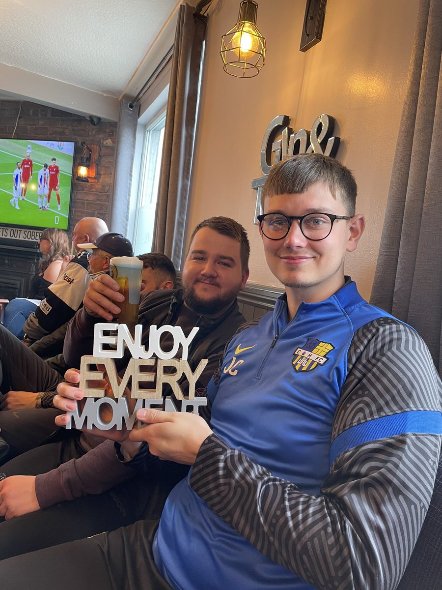 Another W for the Coach on Sunday, winning 4-2 away at Halmerend CIC. Foz hatty and Gabs on the scoresheet. Pubs back open too - here’s 2 of our management team enjoying every moment.