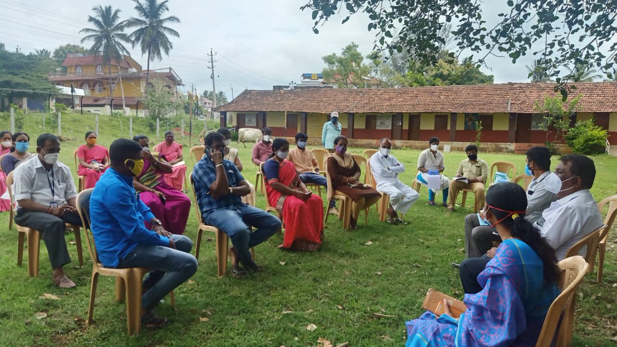 GPGuddehosur's tweet photo. #ನಮ್ಮಗ್ರಾಮಕೋರೋನಮುಕ್ತಗ್ರಾಮ ಅಭಿಯಾನಕ್ಕೆ ಚಾಲನೆ ನೀಡಲಾಯಿತು.. ಹಾಗೂ ಟಾಸ್ಕ್ ಫೋರ್ಸ್ ಸಮಿತಿಯ ಎಲ್ಲಾ ಸದಸ್ಯರಿಗೆ ರಕ್ಷಣಾ ಸಾಮಾಗ್ರಿಗಳನ್ನು ವಿತರಿಸಲಾಯಿತು #covid19 #kodagufightscorona #CovidIndia #villagetaskforce @ZP_Kodagu @RDPR_PRS @readingkafka https://t.co/gDCU2M2wuv