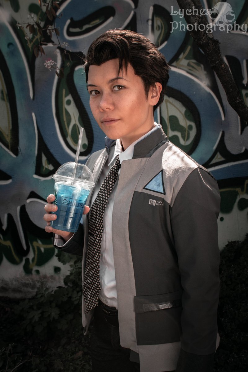 OphaniCosplay's tweet photo. Happy 3rd anniversay to @Detroit_Game !

Finally finished my Connor cosplay and @Butterflyscar and @ElenaSpade took some cool pics of me and my Hank <3 

#connorarmy #detroitbecomehuman @Quantic_Dream https://t.co/qUYoLmrgIO