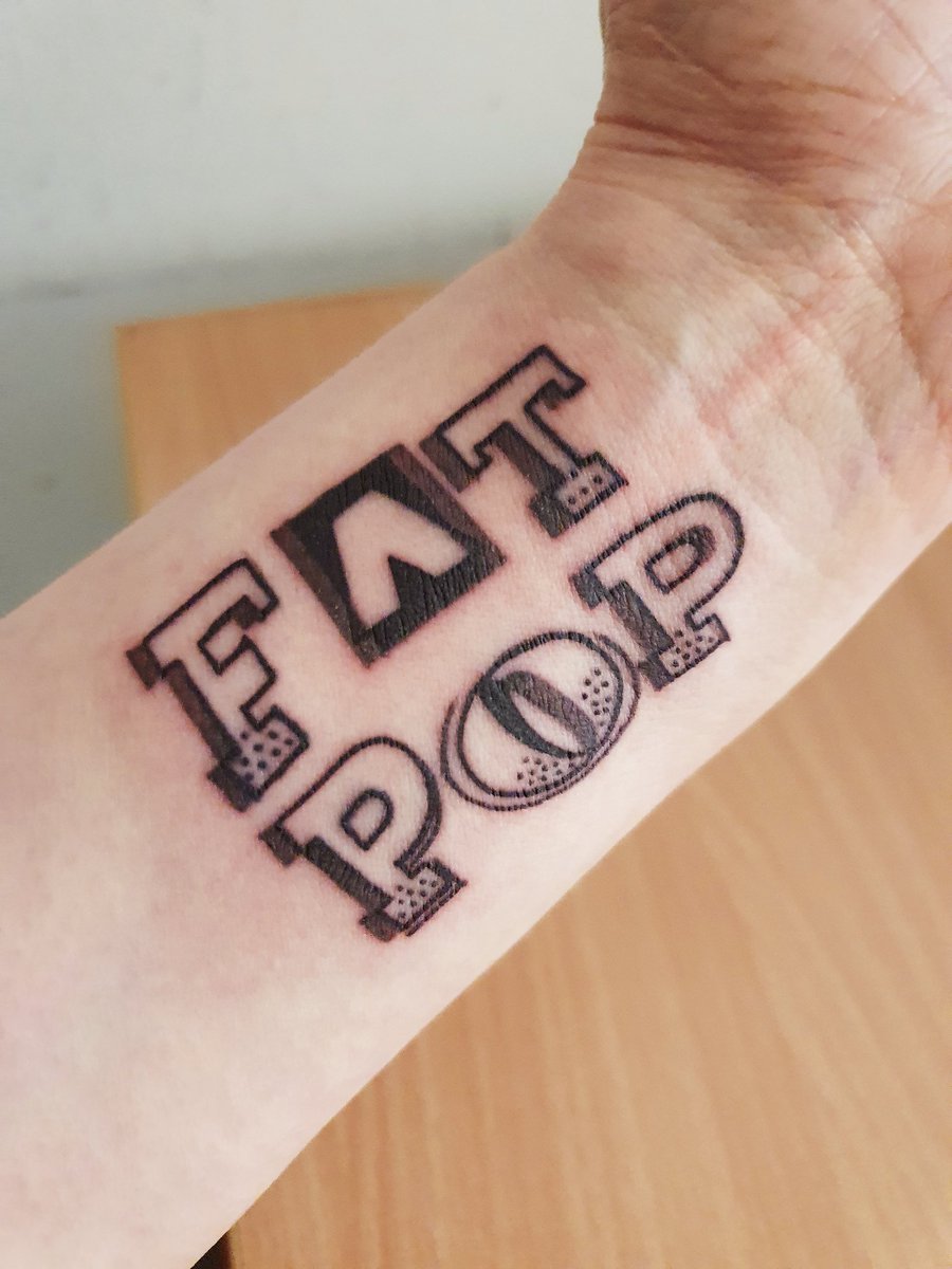 SLeclse's tweet photo. Who gives a f*** when no one else does? #FATPOP
@paulwellerHQ 
@PaulWellerNews https://t.co/lqMMDJhWmQ