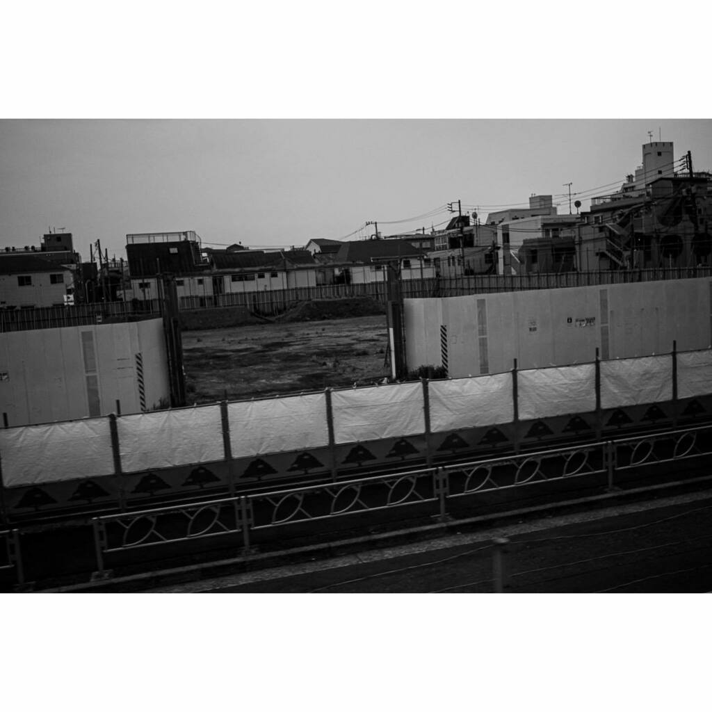 blank space.
.
.
#ricohgr3 #grist #photooftheday  
#monochromephotography 
#bnw #bnwphotography 
#igersjp #streetphotography 
#streetphotographyjapan 
#snapshot  #tokyosnap
#team_jp_モノクロ #jp_gallery_bnw 
#bnw_captures #japanlandscape 
#tokyo #nakano