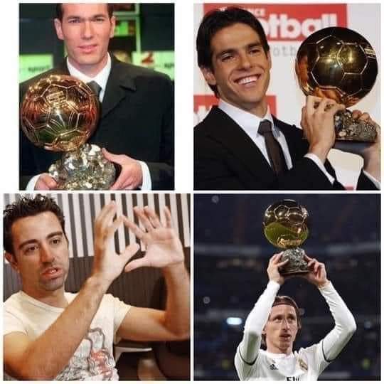 m4man7ur's tweet photo. Xavi lifting the Balon'dor he won with Barcelona. https://t.co/QecT6SpmCk