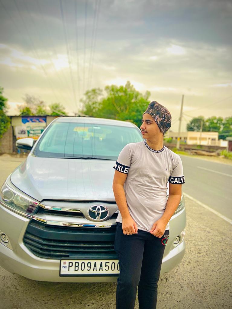 DAMANMALIK1's tweet photo. Car of my journey our bond complete full 1 year 💞💓 @DAMANMALIK1 @me_himanshhii @smanjul040 https://t.co/hr54OuWdtp